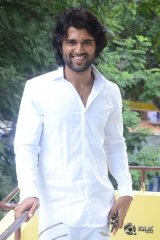 Vijay Deverakonda Interview About Pelli Choopulu Movie